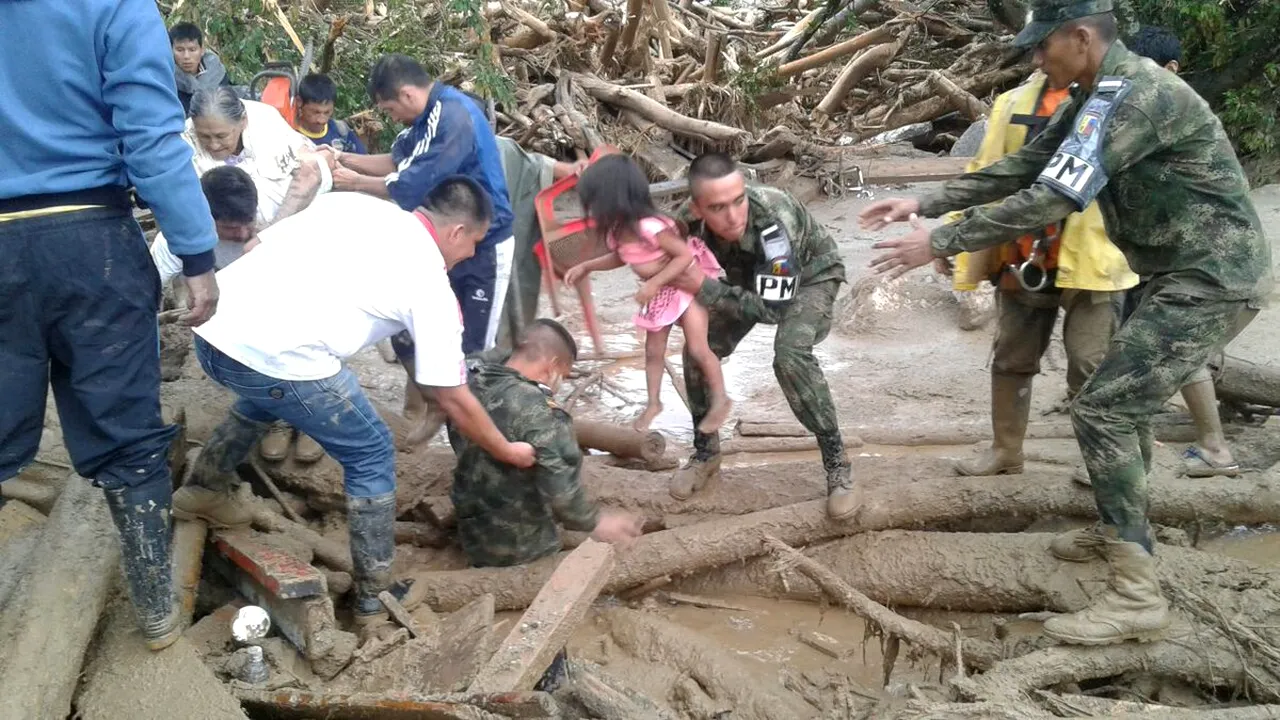 FOTO Peste 100 de morţi în Columbia, din cauza unor alunecări de teren