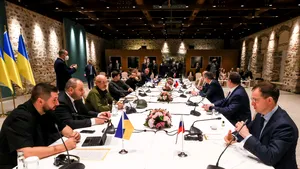 Ucraina semnalează avansarea negocierilor cu Rusia / Kremlinul anunţă că discuţiile rămân complicate