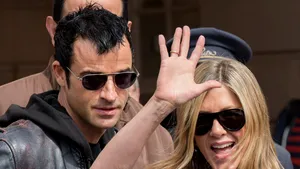 Jennifer Aniston s-a logodit cu Justin Theroux