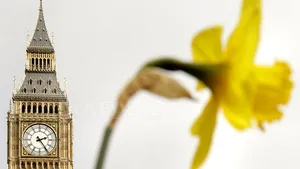 Marea Britanie schimbă ora pentru a atrage mai mulţi turişti