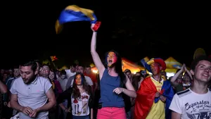 REPORTAJ: Mii de suporteri din toată ţara au urmărit meciul naţionalei de la Euro 2016 pe stadioane şi terase - GALERIE FOTO & VIDEO 