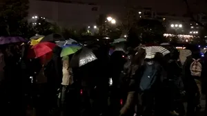 4 ani de la COLECTIV | Marş în memoria victimelor tragediei din Clubul Colectiv, în Capitală. Unii participanţi au cerut demisia lui Raed Arafat / Sute de oameni au comemorat victimele în marile oraşe ale ţării