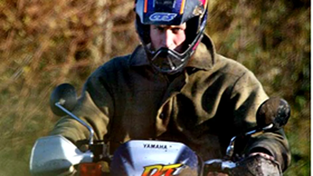 Prinţii Harry şi William, pe motociclete în Africa