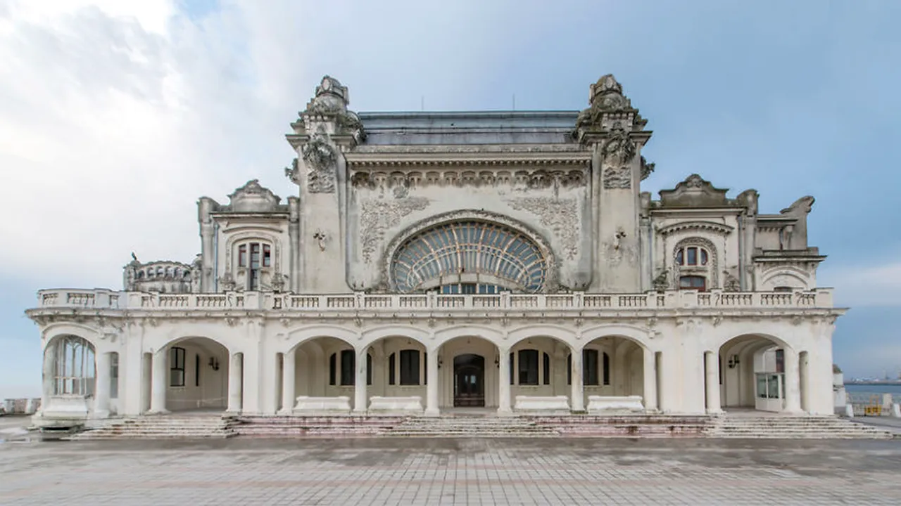 Turiştii şi localnicii vor avea internet gratuit pe faleza Cazinoului din Constanţa. Punctele de acces, instalate pe stâlpii din zonă