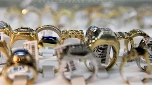 Bijuterii Cartier care au aparţinut ducelui şi ducesei de Windsor, scoase la licitaţie