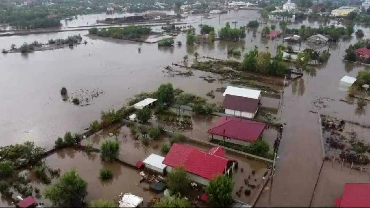 Cod portocaliu de inundații pe râuri din 12 județe; cod galben în 24 de județe