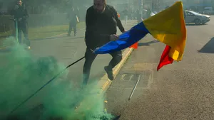 Patru dosare penale şi amenzi de 6.000 de lei, în urma protestului din Piaţa Victoriei