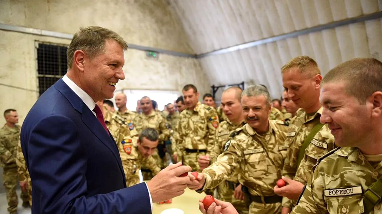 Iohannis, soldaţilor români din Afganistan: Noi, creştinii, suntem învăţaţi să ajutăm. Afganii au nevoie de prezenţa voastră - GALERIE FOTO