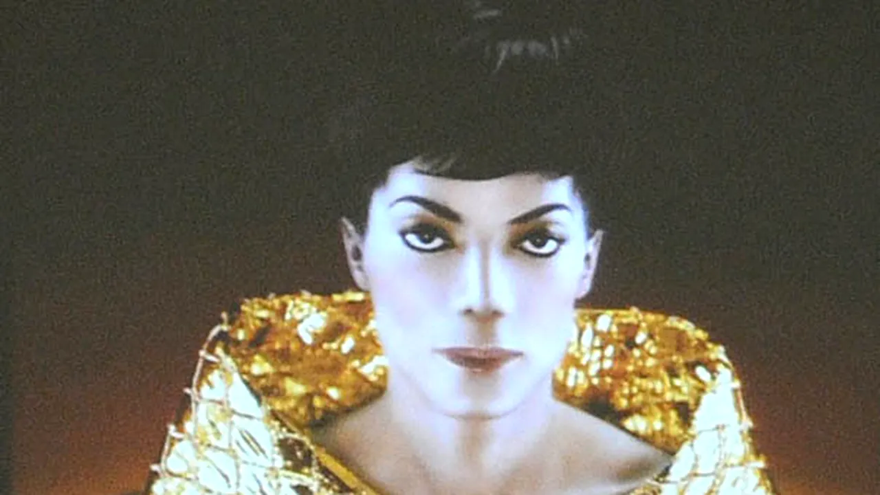 O fotografie în care Michael Jackson a pozat în faraon, vândută cu aproape 35.000 de dolari