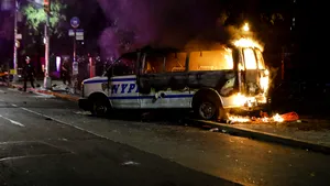 Restricţii de circulaţie în zeci de oraşe din SUA.  A fost mobilizată Garda Naţională, iar FBI a decis să se implice în anchetă