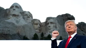 Trump celebrează Ziua Americii la Mount Rushmore, în ciuda protestelor şi a îngrijorărilor privind răspândirea Covid-19

