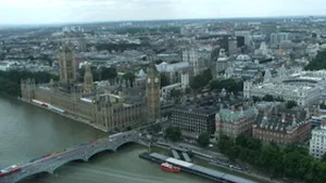Jumătate din imigranţii est-europeni din Marea Britanie s-au întors în ţările de origine