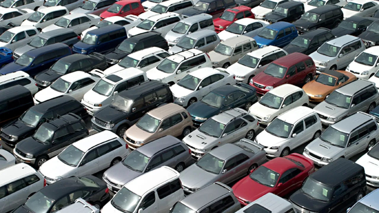 Afacerile comerţului auto au crescut cu 7,8% la 7 luni. Cele din serviciile pentru populaţie,cu 5,3%