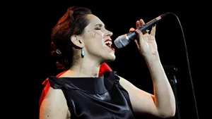 Ce A SPUS solista trupei Pink Martini despre piesa ”Până când nu te iubeam” a MARIEI TĂNASE