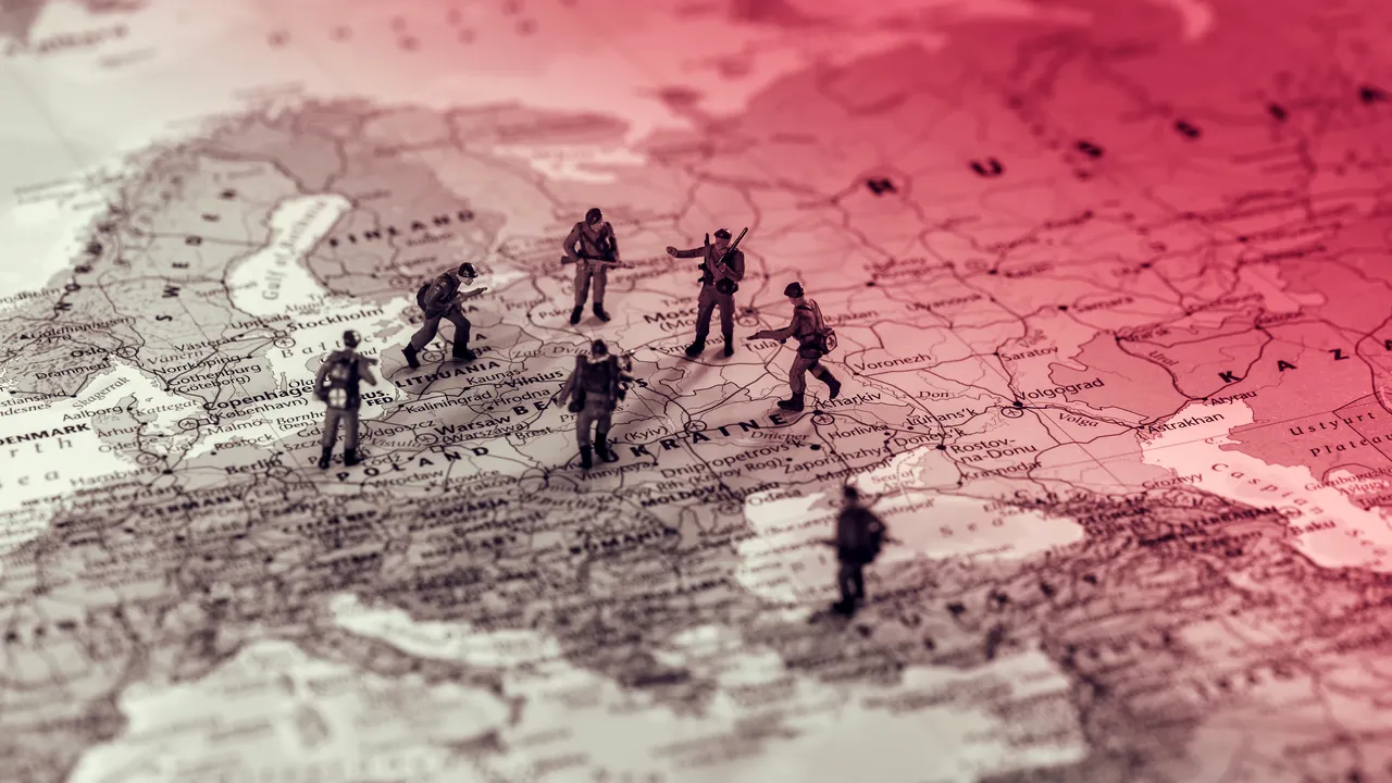 Aspiraţiile Ucrainei de aderare la NATO, marele of al Rusiei. Cum ar putea fi depăşită criza