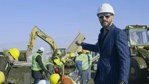 Două firme se alătură protestului lui Ştefan Mandachi, suceveanul care a construit un metru de autostradă