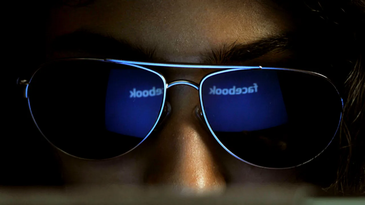 STUDIU: Persoanele populare pe Facebook sunt, de fapt, nefericite şi introvertite