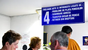 Angajații din casele de pensii au început protestele