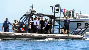 Emmanuel Macron vrea cooperare europeană pentru combaterea imigraţiei, după naufragiul din Canalul Mânecii 