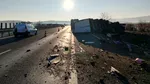 Accident pe A1: Două persoane, încarcerate după ce un TIR a lovit o autoutilitară DRDP