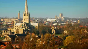 Protest de solidaritate la Norwich în sprijinul familiei române după incendierea magazinului lor - VIDEO 