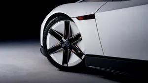 Noua mașină zburătoare „Roadster” a Tesla nu poate circula pe șosele. Motivul pentru care nu poate fi utilizată pe drumurile publice