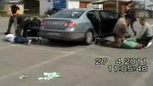 Percheziţii simultane în şapte localităţi. Interlopi care-şi strangulau şi electrocutau victimele, prinşi de poliţie