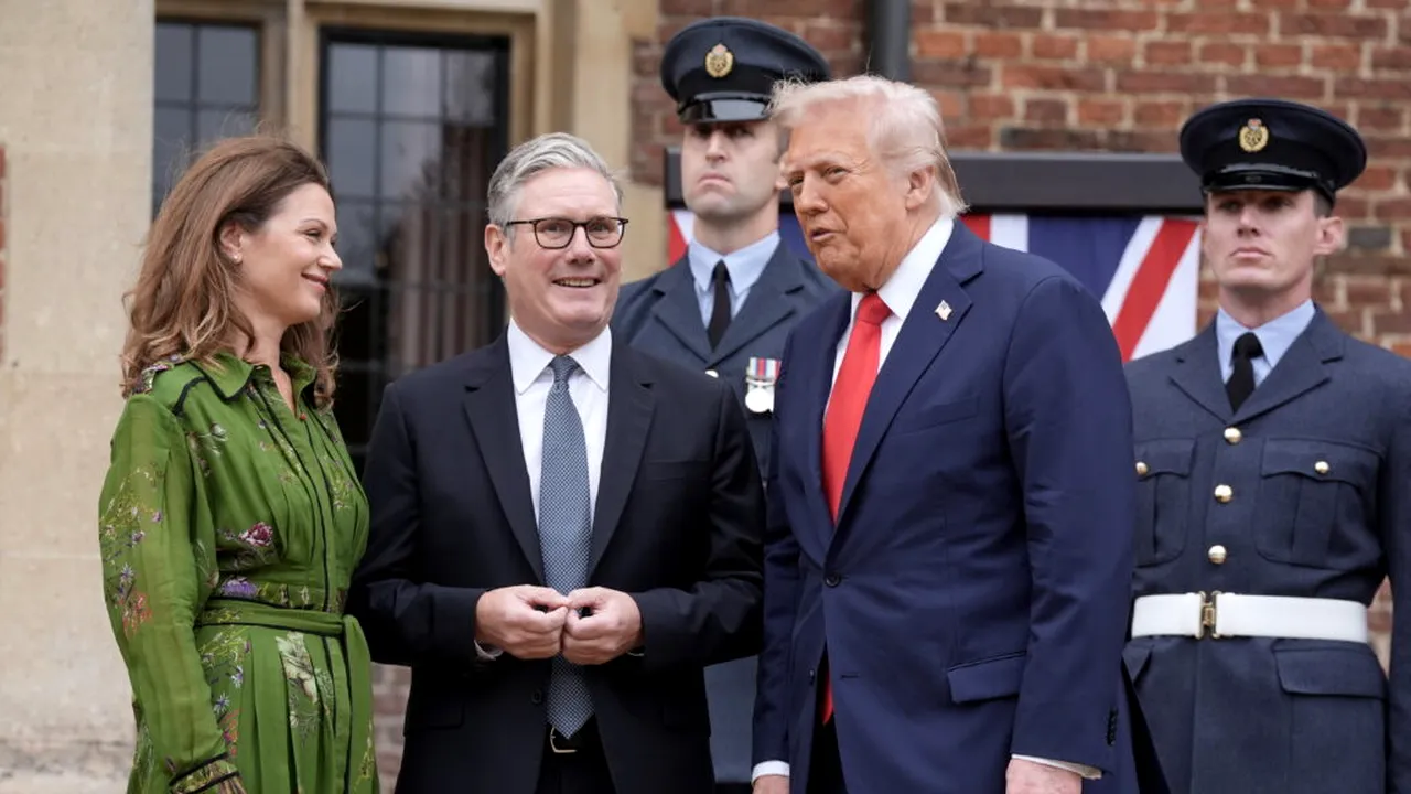 Trump i-a spus lui Starmer să folosească armata pentru a opri migranții din Canalul Mânecii