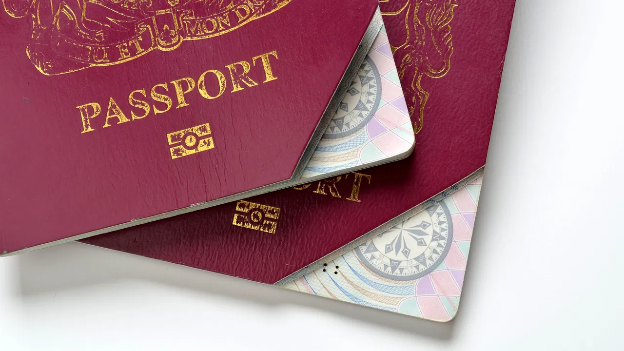 China nu va mai recunoaşte un tip de paşaport britanic, pe fondul tensiunilor privind Hong Kong-ul 