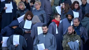 Reacţii după eliminarea pensiilor speciale. UDMR: Legea este de faţadă, nu rezolvă problema în sine / Barna: Cu siguranţă va ajunge la CCR