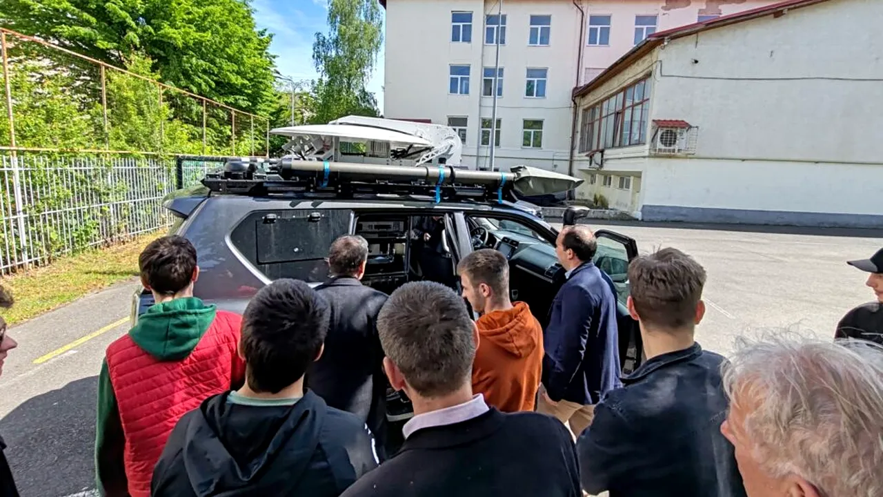 Peste 300 de elevi și profesori evacuați dintr-un liceu din Baia Mare, din cauza mirosului de gaz