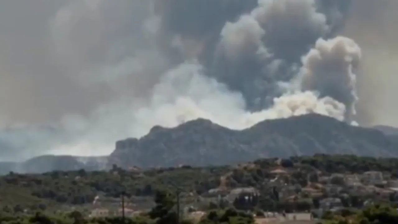 Grecia nu e ocolită de incendii nici vara aceasta. Focul a izbucnit într-o zonă împădurită din regiunea Pelopones