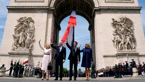 Biden, primit de Macron cu o ceremonie la Arcul de Triumf
