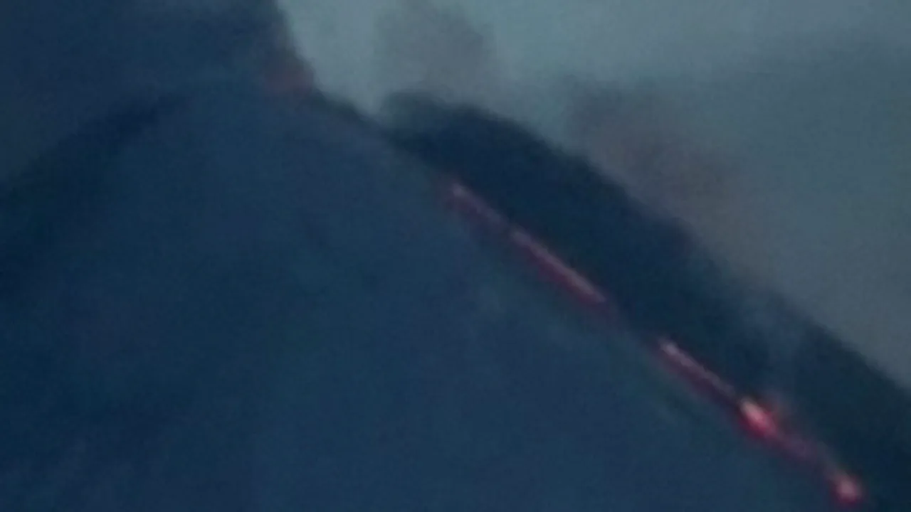 Doi vulcani au erupt în acelaşi timp în Rusia - VIDEO