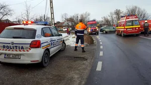 Patru persoane la spital după ce maşinile în care se aflau s-au ciocnit în Albota, Argeş 