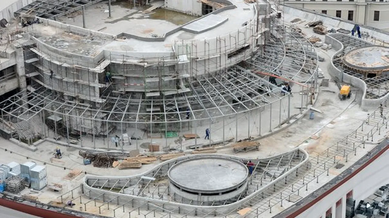 Ponta se asigură că lucrările la Teatrul Naţional Bucureşti vor fi finalizate în noiembrie