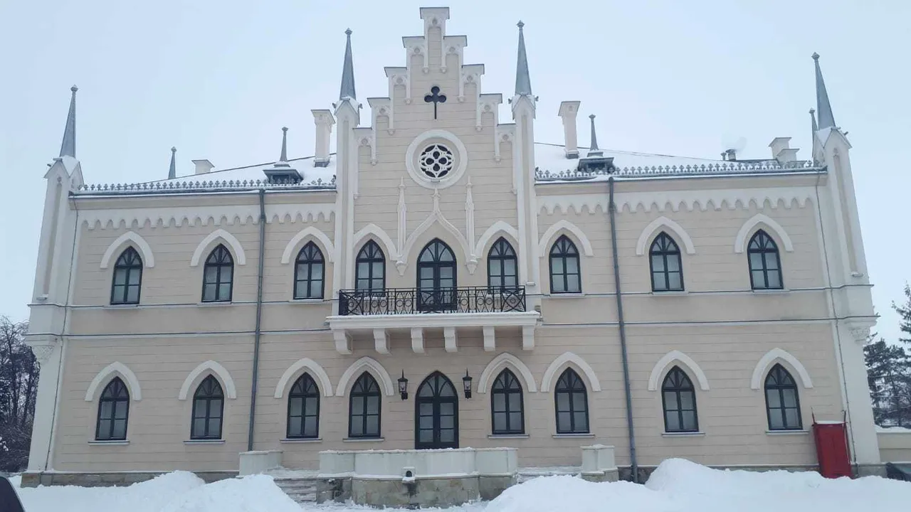 Casa boierească a lui Alexandru Ioan Cuza de la Ruginoasa atrage anual zeci de mii de turişti | FOTO