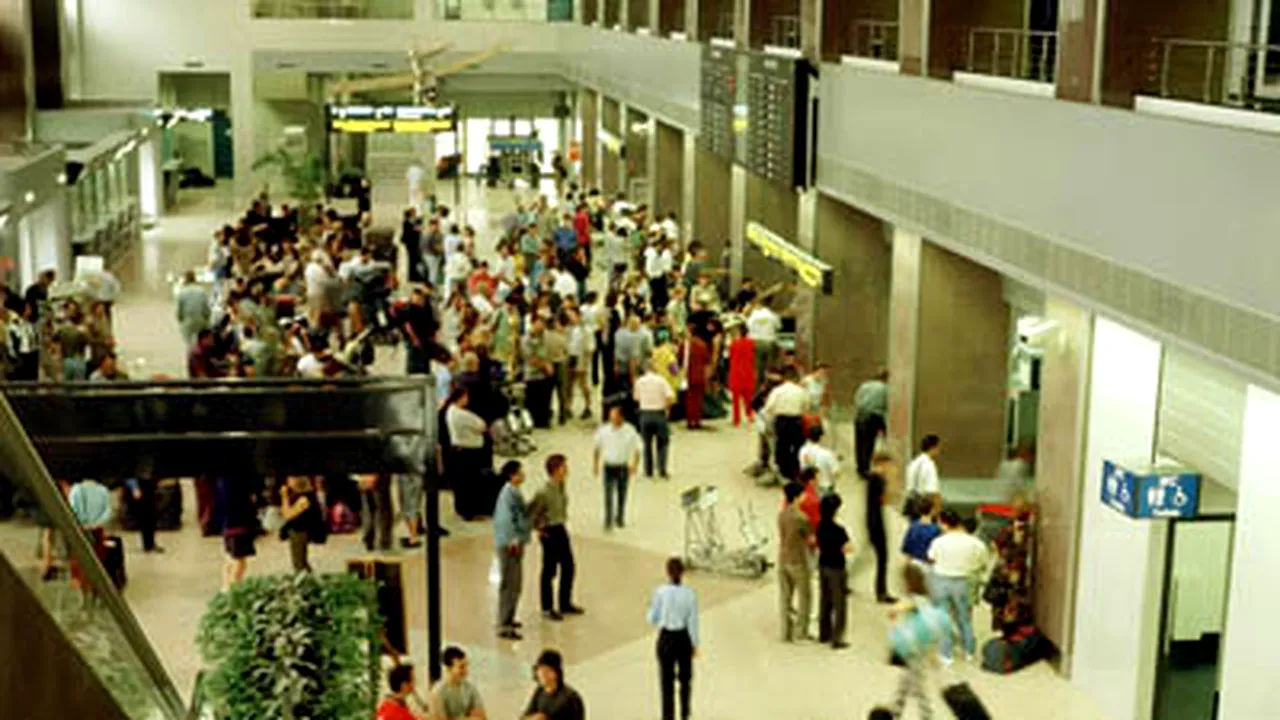 Peste 160 de pasageri ai unei curse spre Turcia, blocaţi pe Aeroportul 