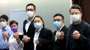 Parlamentarii prodemocraţie din Hong Kong au demisionat, după excluderea a patru colegi