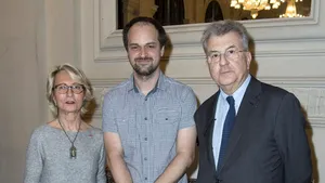 Artistul român Ciprian Mureşan este laureatul Premiului pentru desen contemporan al Fundaţiei Guerlain