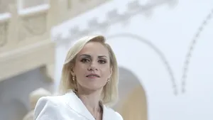 Gabriela Firea a demis conducerea Direcţiei de Achiziţii din Primăria Capitalei, după scandalul cu anularea licitaţiei pentru autobuze / Preşedintele C.A. al RATB a demisionat în ziua în care un tramvai a luat foc