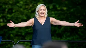 Marine Le Pen conduce cursa pentru Élysée. Tabăra lui Macron mizează pe un nou „nu” al francezilor