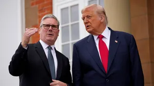 Miniștrii britanici fac presiuni asupra lui Trump pentru a evita o reacție negativă la interdicția privind rețelele sociale