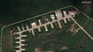 Deşi Moscova neagă că ar fi fost aeronave avariate, imaginile din satelit arată distrugeri la baza aeriană rusă din Crimeea