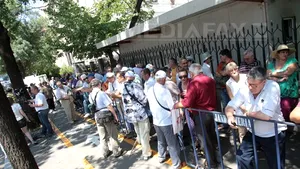 Revoluţionarii care protestează în Piaţa Victoriei au blocat câteva minute Bulevardul Kiseleff 
