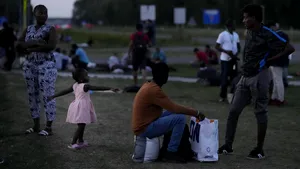 Guvernul Olandei anunţă că nu mai primeşte temporar migranţi. Premierul, ruşinat după ce sute de solicitanţi de azil au dormit afară