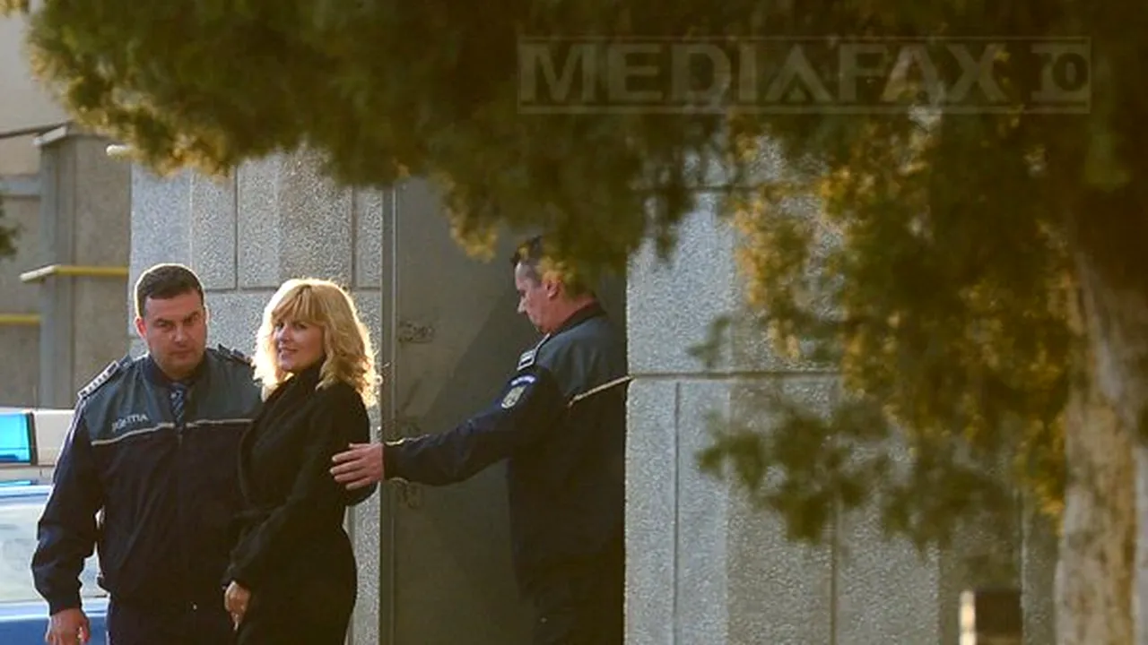 Elena Udrea a plecat de la DNA după confruntarea cu denunţătorii - FOTO