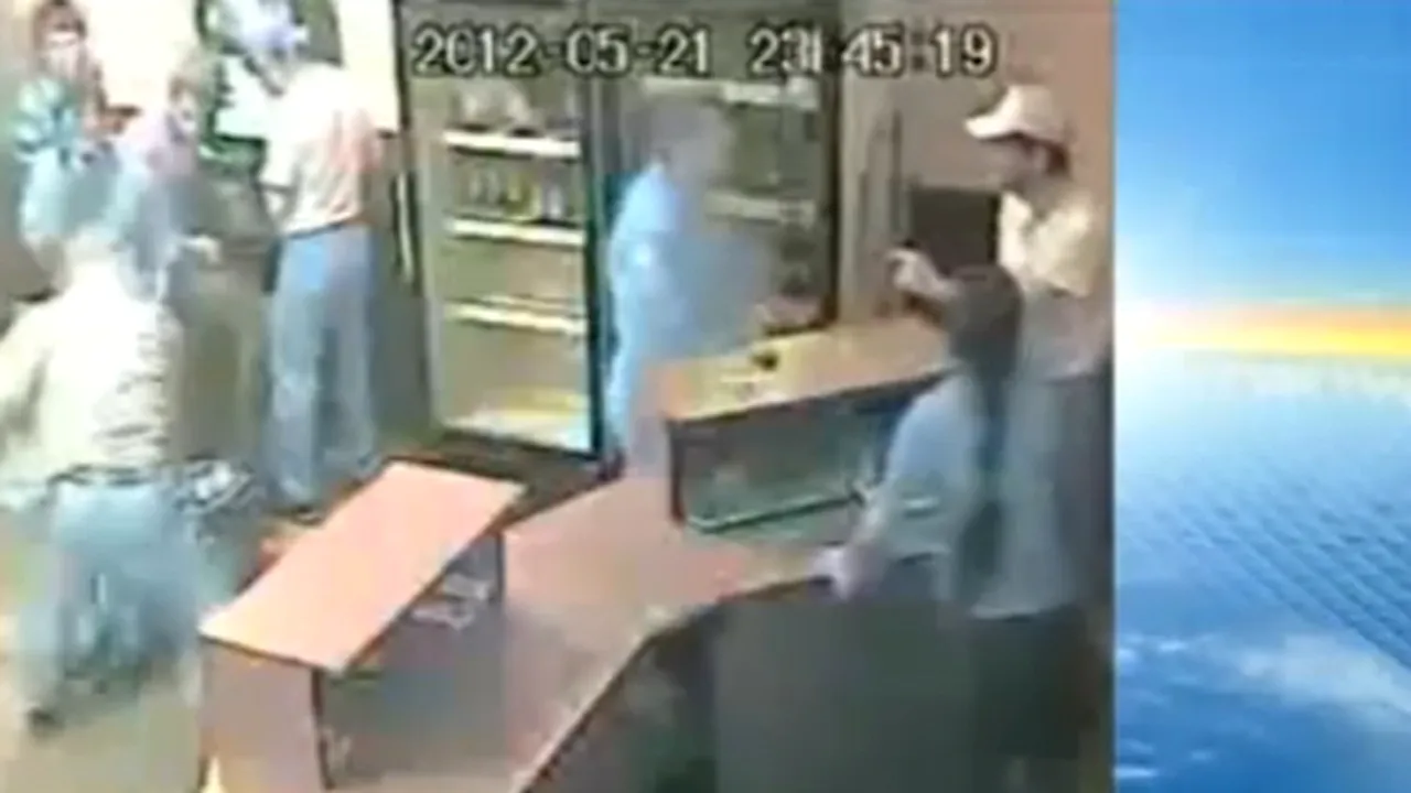 Bătaie într-un bar, din motive electorale. Printre victime, o femeie lovită cu bestialitate - VIDEO ŞOCANT