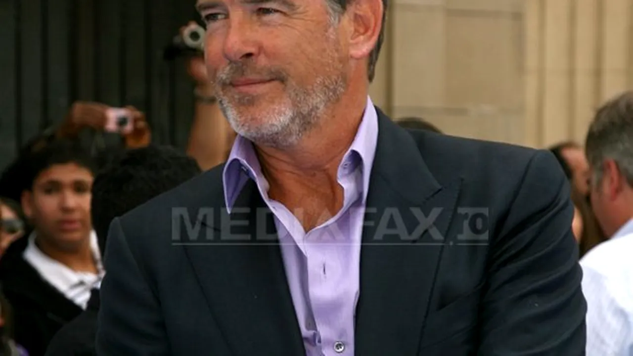 Pierce Brosnan, oprit de un agent de securitate dintr-un aeroport, deoarece avea un cuţit în bagaje