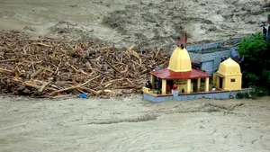 INUNDAŢII şi alunecări de teren în India: Peste 60 de morţi, din cauza musonului - GALERIE FOTO